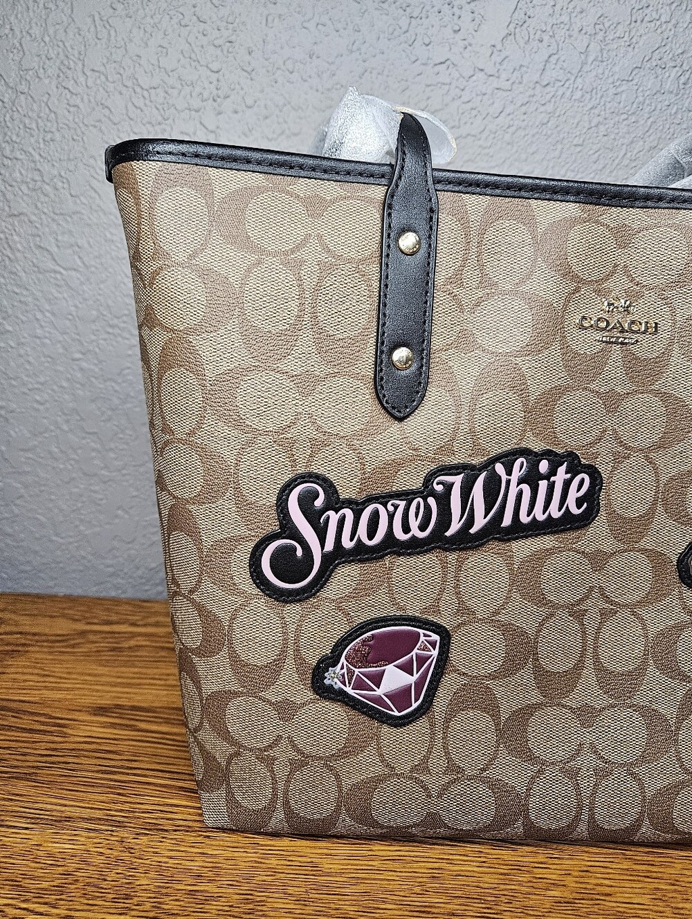 Coach x Disney Snow White City Tote - Picture 3 of 12